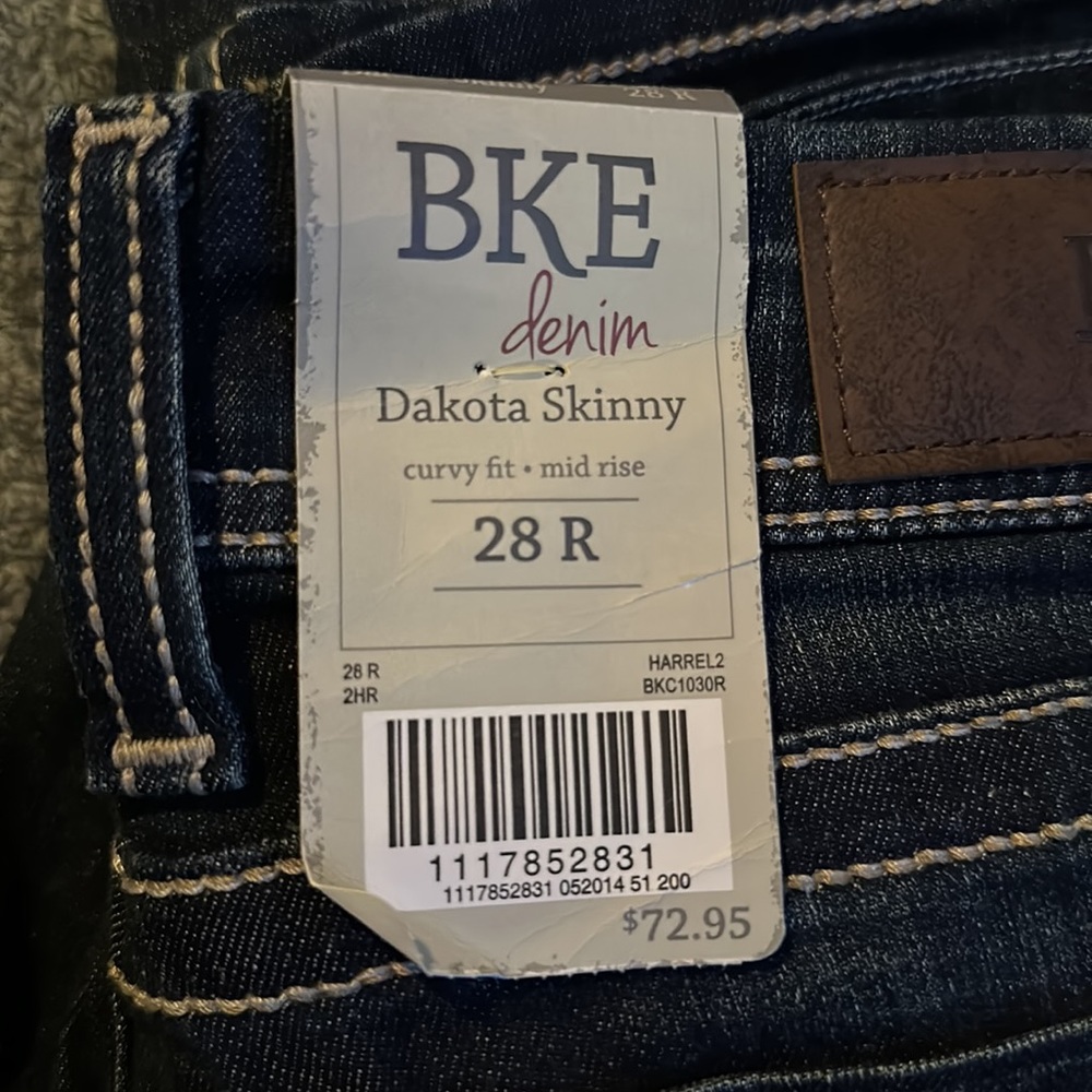 Buckle Dakota Jeans - Picture 3 of 3